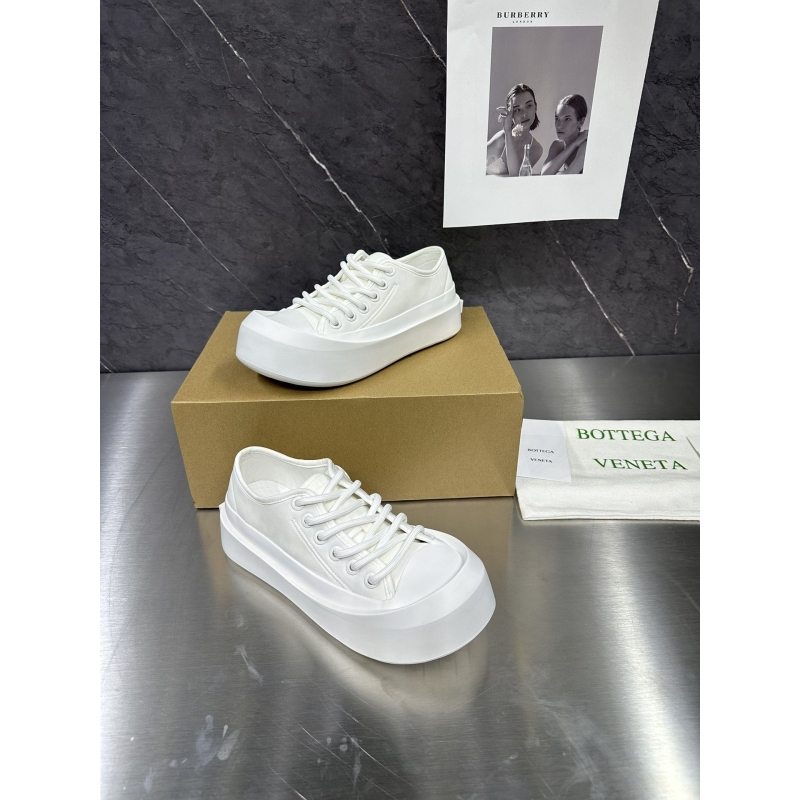 G*u*i sneakers
